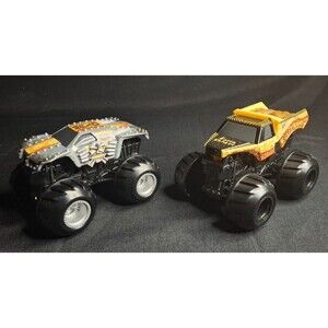 Hot Wheels Monster Jam Max-D & Earth Shaker 1/64 Mattel Toy 4"